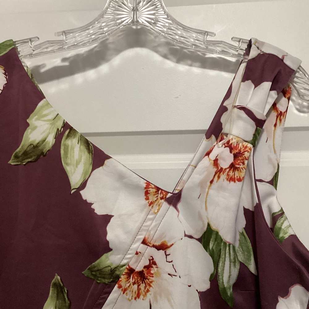 Floral Sleeveless Dress in Purple and White - Picture 3 of 4